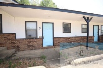 Building Photo - 1708 Pineview St