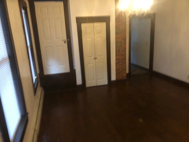Building Photo - 44 Monroe St