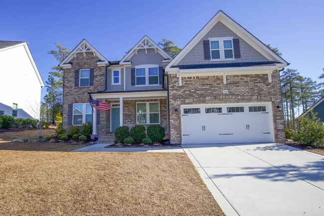 Building Photo - Charming 4 Bedroom Rental Home with Spacio...