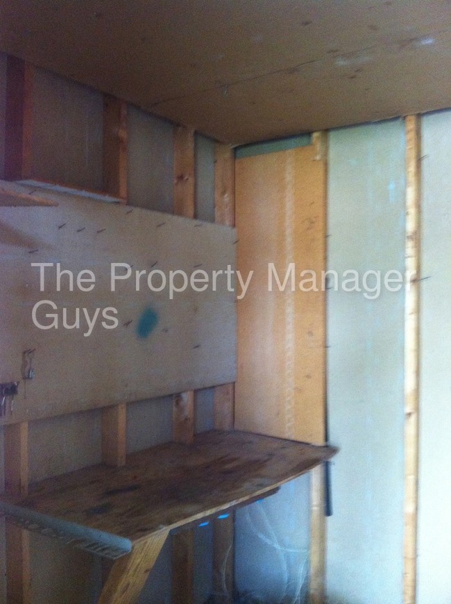 Building Photo - 2386 Lake Helen Osteen Rd