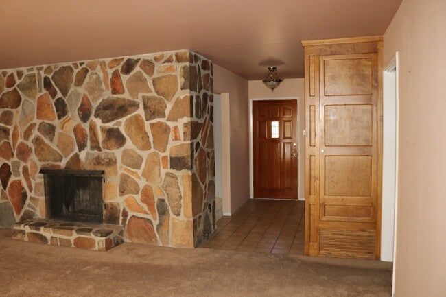 Building Photo - 19275 Symeron Rd