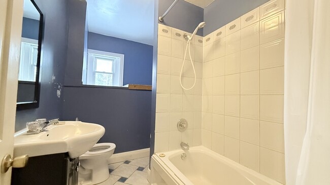 Building Photo - 1100 Hamilton Rd