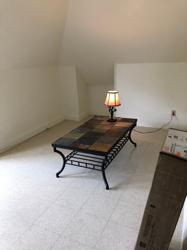 livingroom - 7228 Thomas Blvd