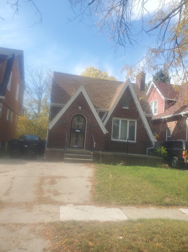 Building Photo - 8903 Pinehurst St