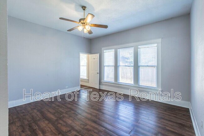 Foto del edificio - 609 Herring Ave