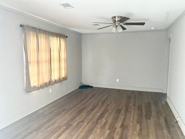 Foto del edificio - 304 Botts Ave