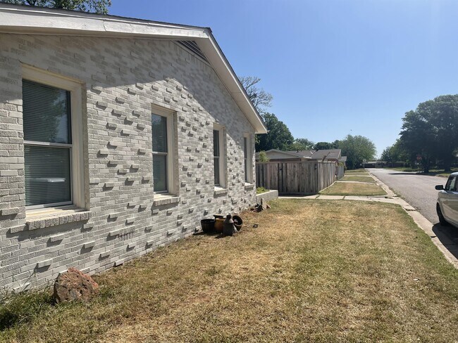 Building Photo - 4739 Augusta Ln