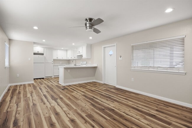 Foto del edificio - 2222 N Austin Ave