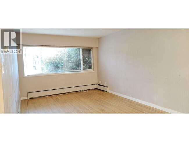 Photo du bâtiment - 6709 Sussex Ave