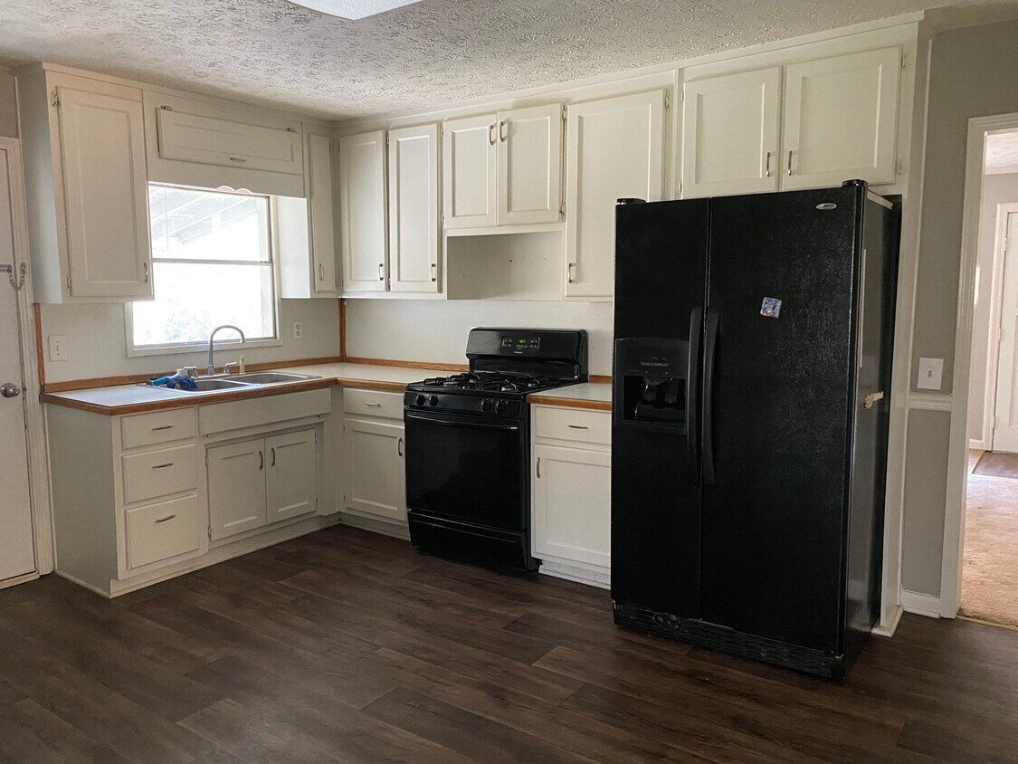 Kitchen - 3790 Youth Monroe rd