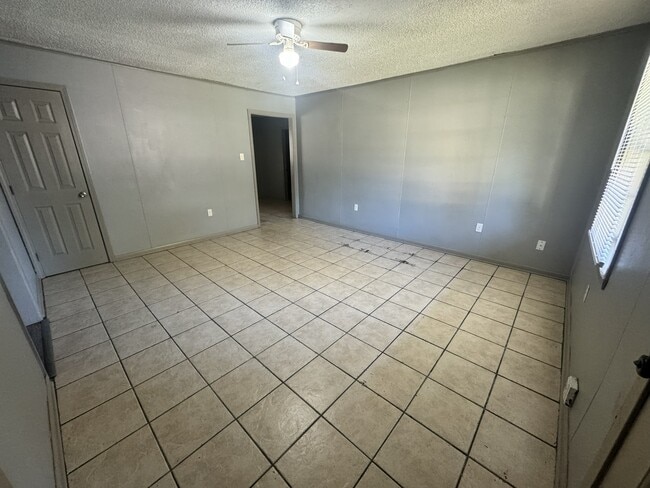 Sala de estar - 105 Wells Dr