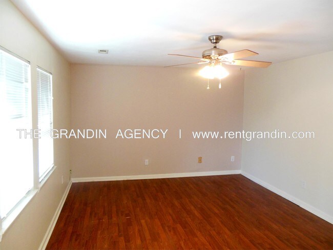 Foto del edificio - 2048 Clinton Ave SE