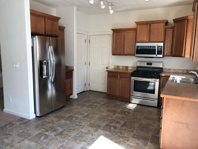 Building Photo - 1437 SW Junegrass Ln