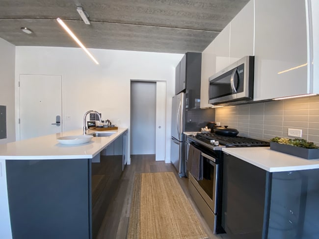 Photo - 750 W Sheridan Rd Apartment