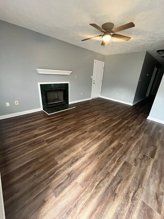 Foto del edificio - 2815 Rosemeade Dr