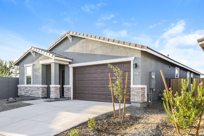 Foto del edificio - 6827 W Pkwy Dr