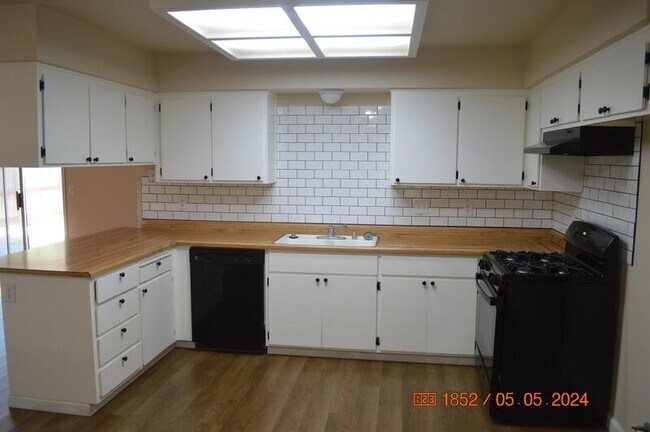 Building Photo - 1569 Grapevine Dr