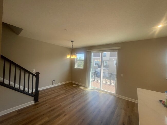 Foto del edificio - 873 Roselyn Dr