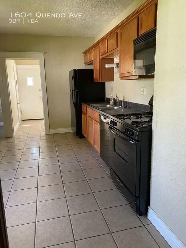 Building Photo - Three bedroom in University City