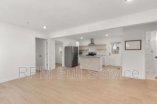 Building Photo - 2134 25th Ave N