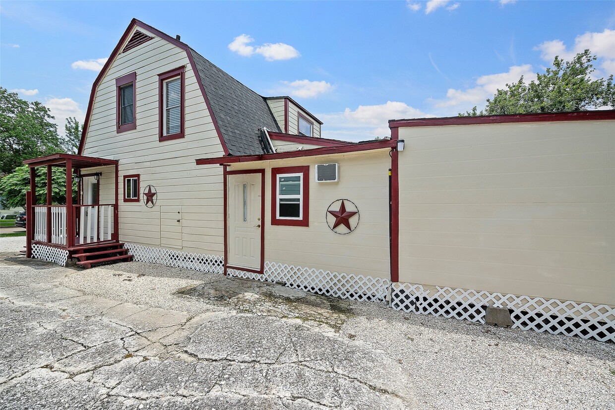Building Photo - 510 Munger St