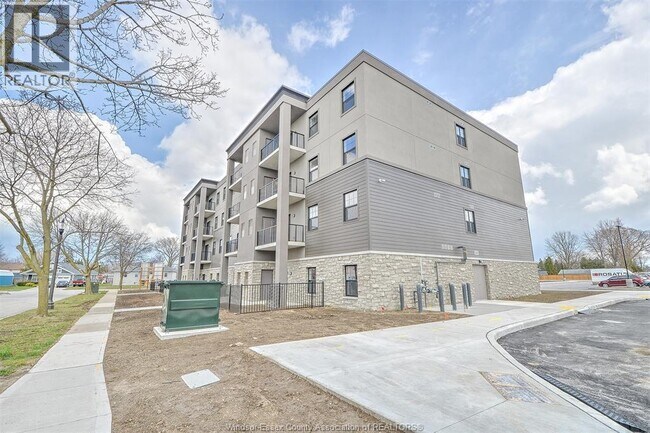 Building Photo - 207 Brock St