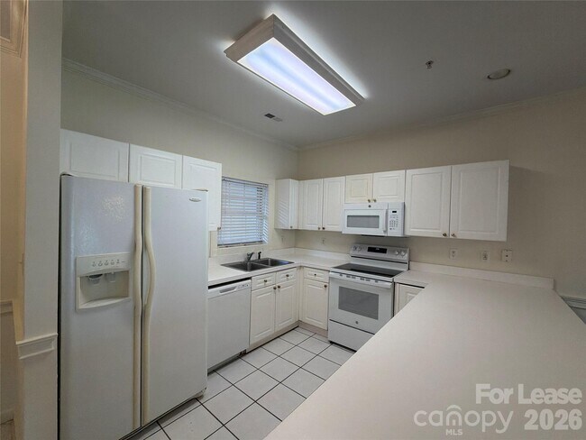 Foto del edificio - 9113 Meadow Vista Rd