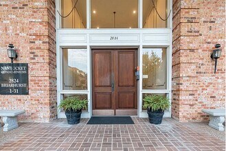 Building Photo - 2822 Briarhurst Dr