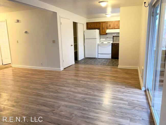 Foto del edificio - 2 br, 1 bath Apartment - 3362-3368 S 200 E