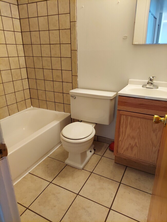 Foto del edificio - 915 S Division St