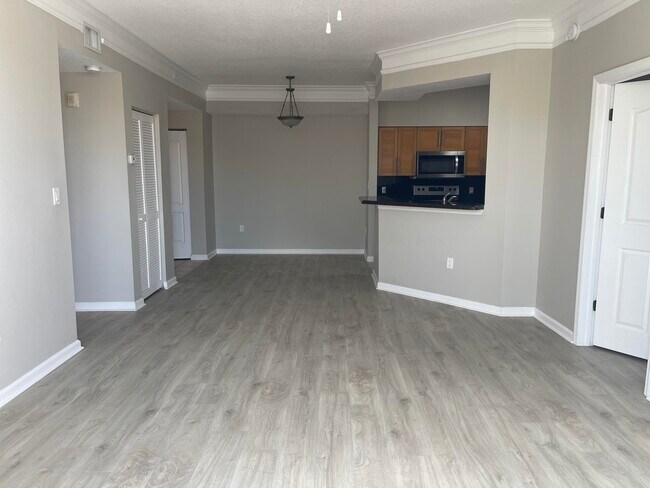 Foto del edificio - 9833 Baywinds Blvd