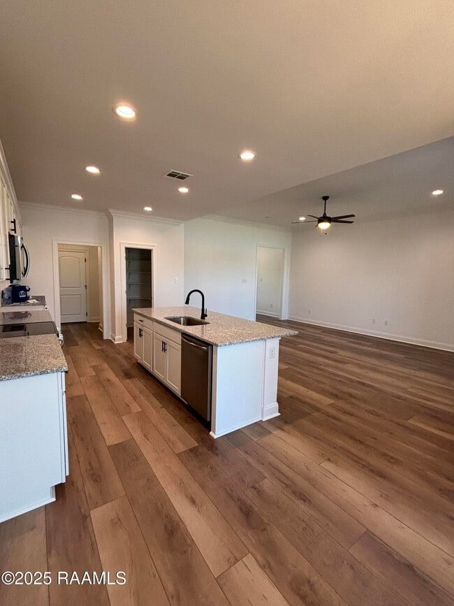 Building Photo - 206 Yellowfin Ln