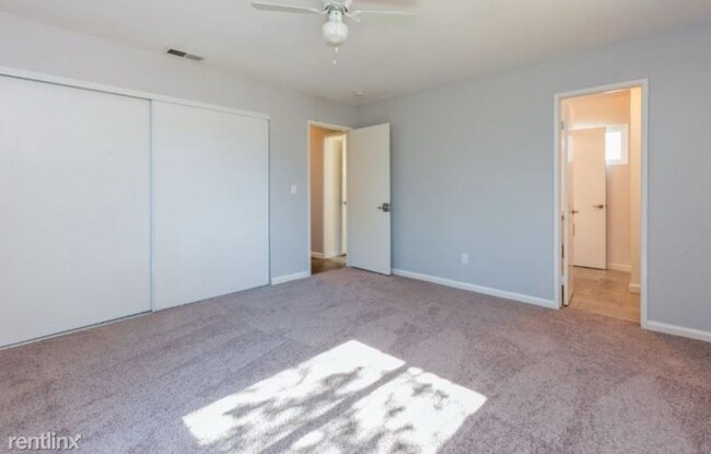 Foto del edificio - 8861 Olive Dr