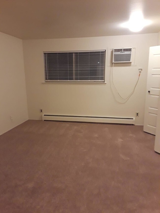 Building Photo - 4535 Cadieux Rd
