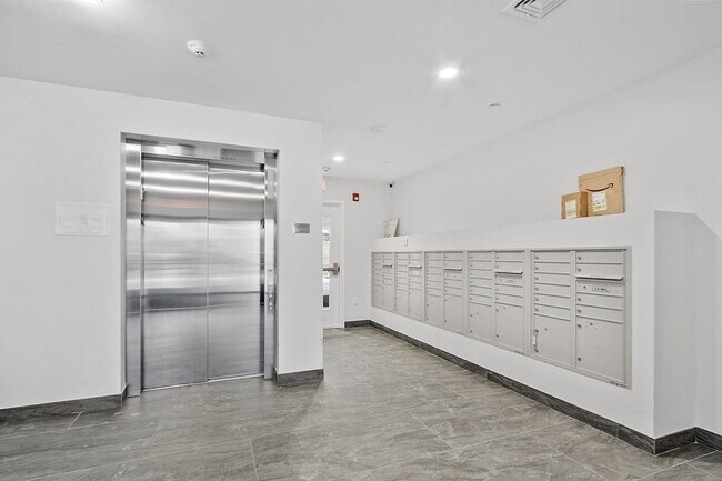Building Photo - 205 Maverick St