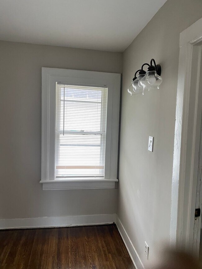Building Photo - 58-60 Woodlawn St