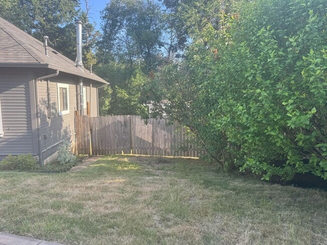 Building Photo - Charming Historic Home for Rent in Downtow...