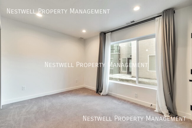 Building Photo - $500 OFF 1ST MONTH'S RENT-Beautiful 3-Stor...