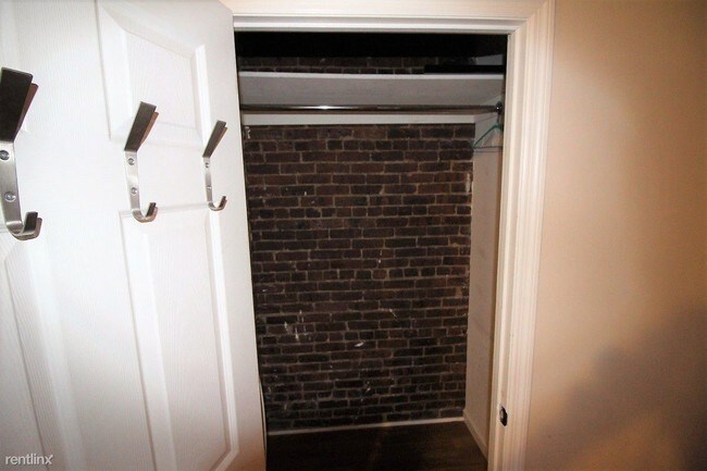 Building Photo - 216 Hoyt St