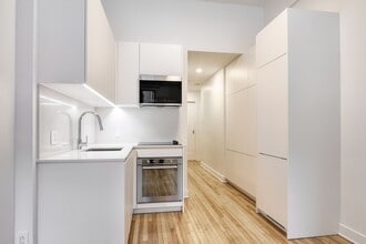 Building Photo - 3468 Rue Drummond