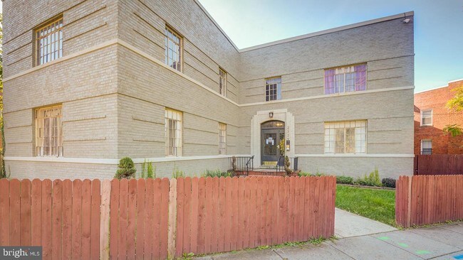 Building Photo - 2329 Fairlawn Ave SE