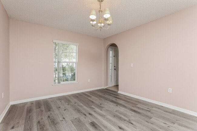 Building Photo - 2142 Sandridge Cir