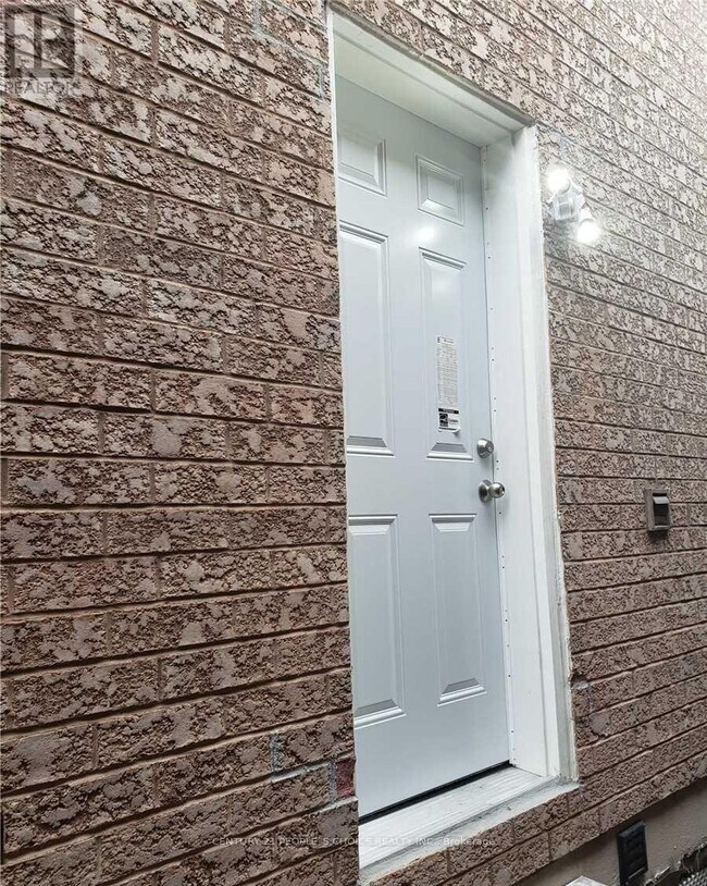 Photo du bâtiment - 597 Matisse Pl