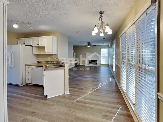 Foto del edificio - 285 Thornbush Ln