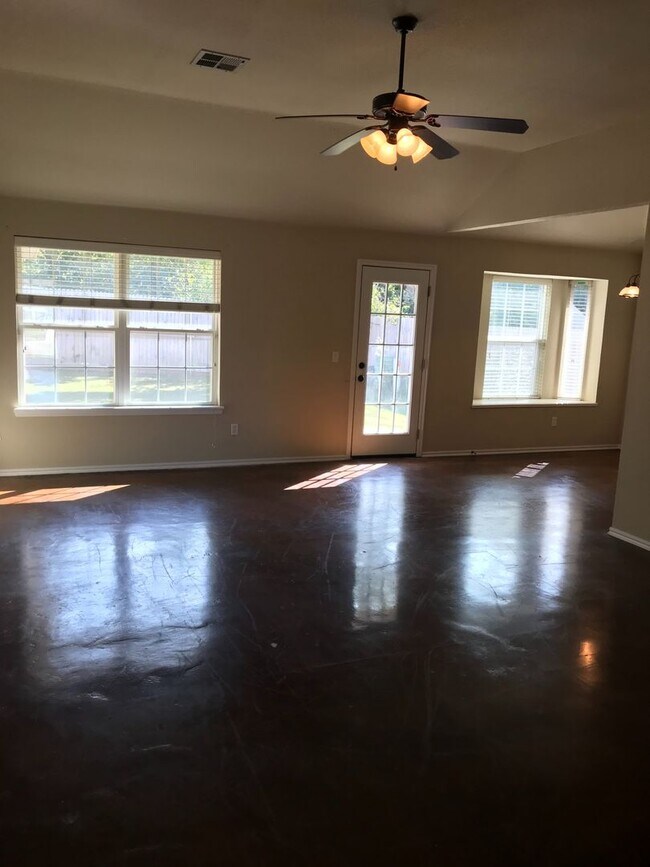 Foto del edificio - 1/2 off first months rent - Don't miss out!