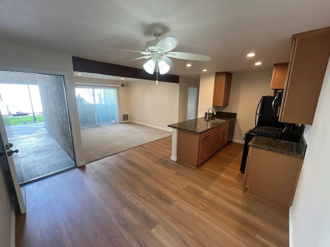 Building Photo - 15412 La Mirada Blvd