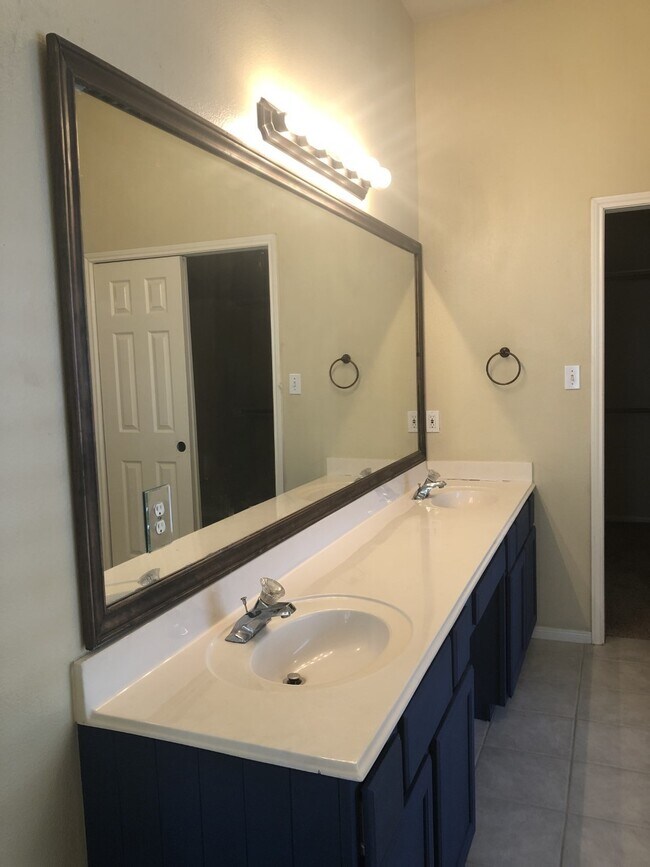 Building Photo - 2110 Highland Bay Ct