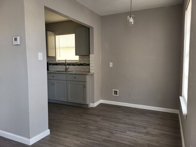 Foto del edificio - 1/1 rear apartment ready for move-in WITH ...