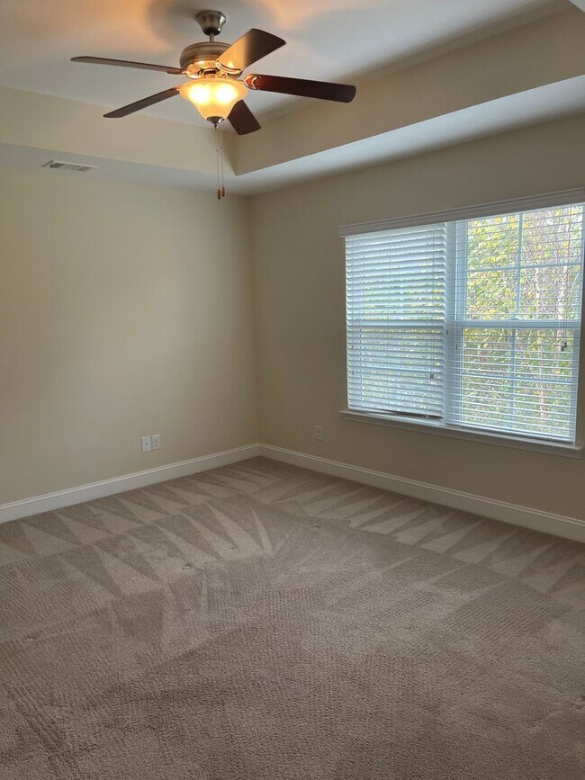 Foto del edificio - 3 bed 2.5 townhome Available now!