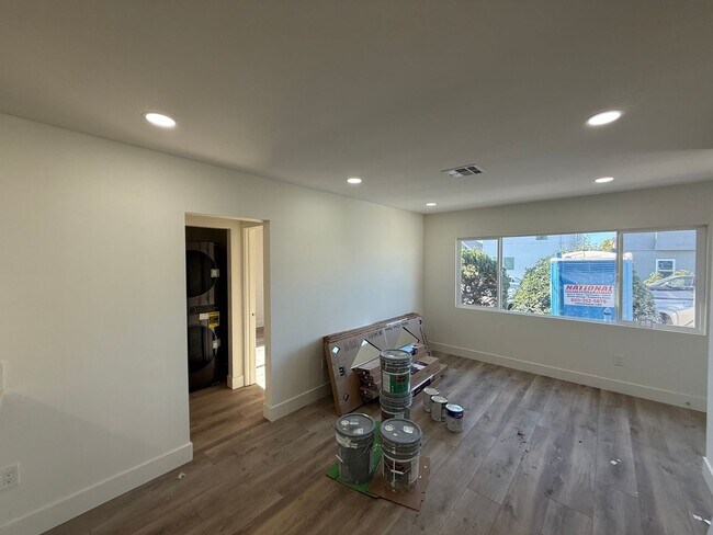 Foto del edificio - 6255-6257 Stewart St.